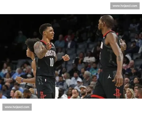 火箭对阵森林狼精彩对决 展现年轻球队激烈碰撞与未来潜力